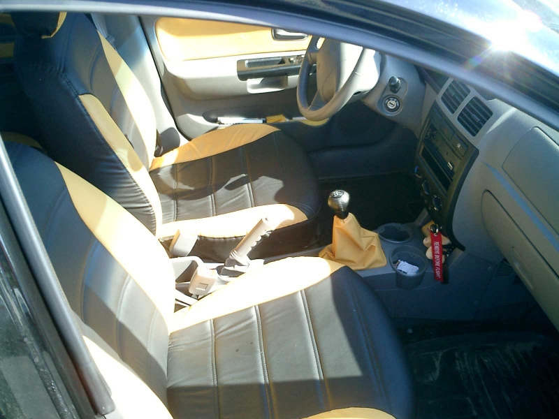 Kia Rio 2 VS Murcelago