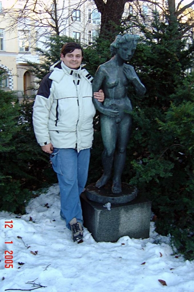 Деушка, а деушка. А как вас зовут?