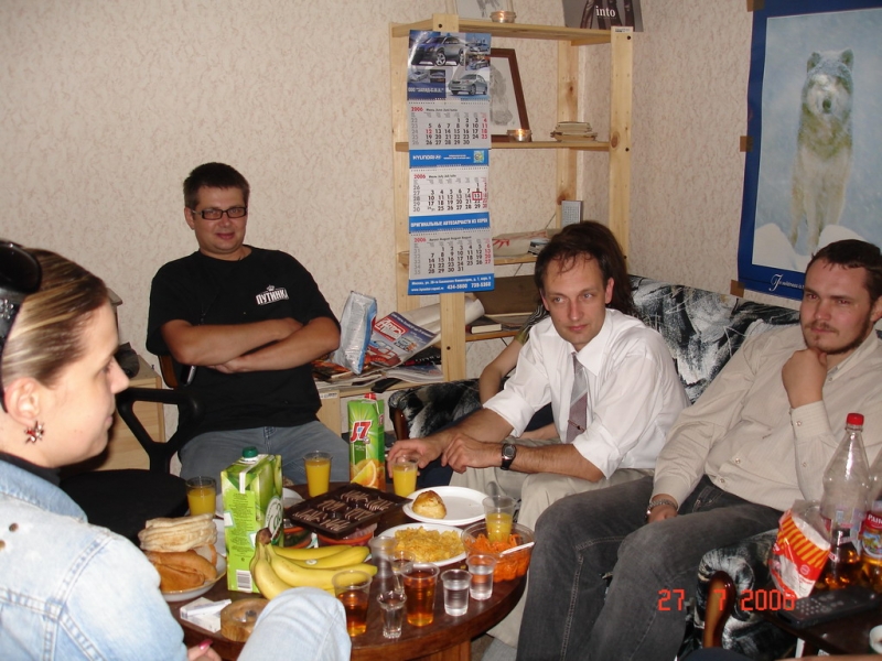 Дома у Димы. Света,  Доктор, Петрович, Володя.