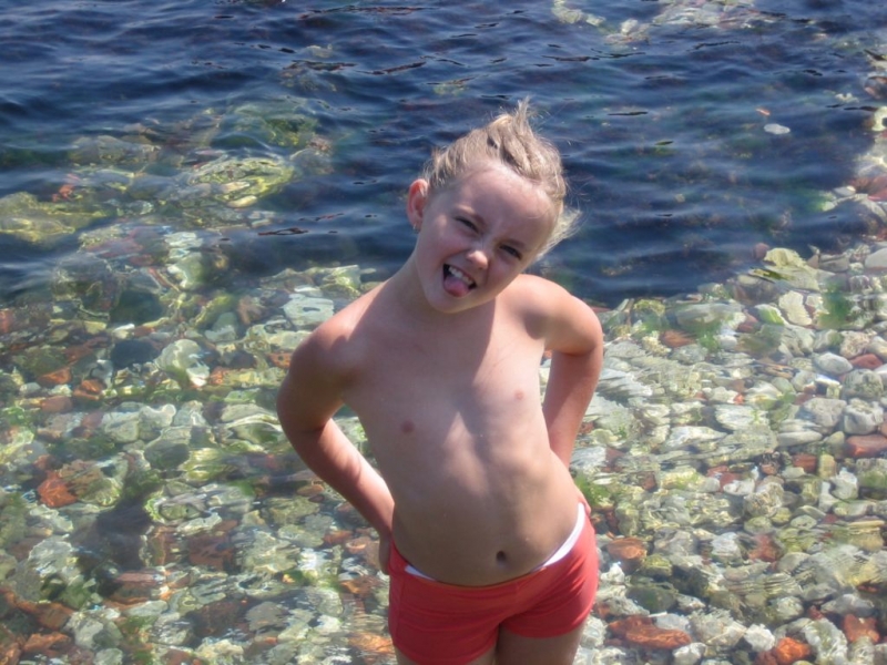 дочка и там плавала