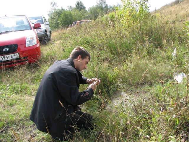 заточка ножа в естесственных условиях :)