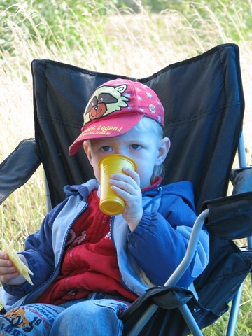 Миша смакует сок