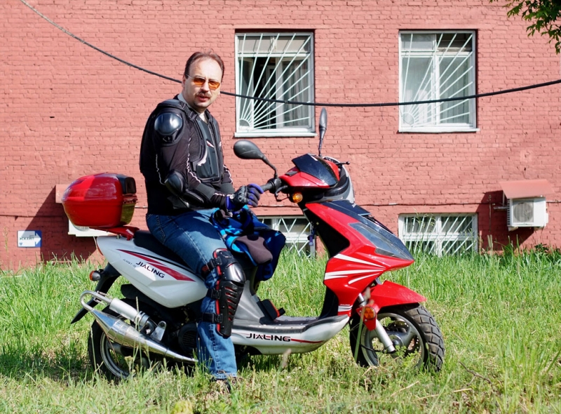 Скутер горизонтально