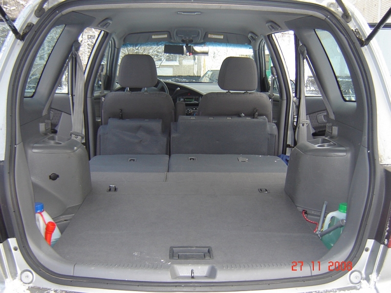 Kia Carens багажник