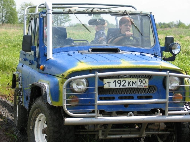 Коня на скаку остановит... Ну и ребенка воспитает правильным парнем!