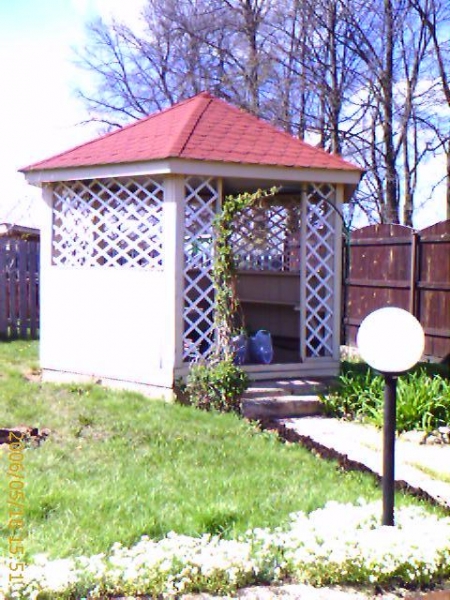Беседка в деревне