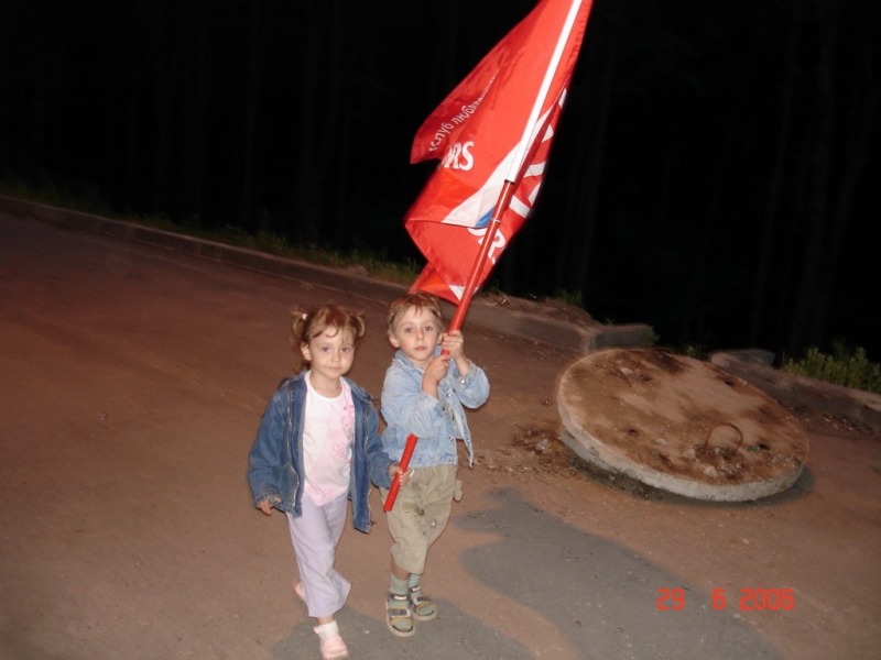 Шли под красным знаменем...