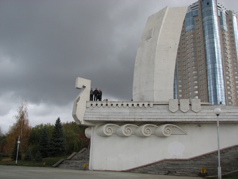 И везде залезут