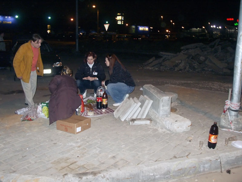 Ниенте: что, девчонки, на троих соображаете?! а пачиму без меня?!" ;-)))