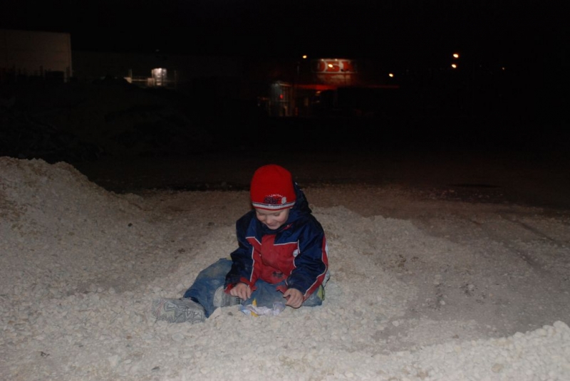 Сами по шашлыку,а я тут гравий копай