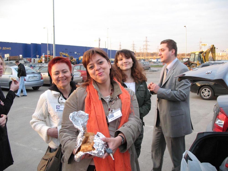 Мысли Хомяка "как пирог спереть", мысли Кати "фиг сопрешь"