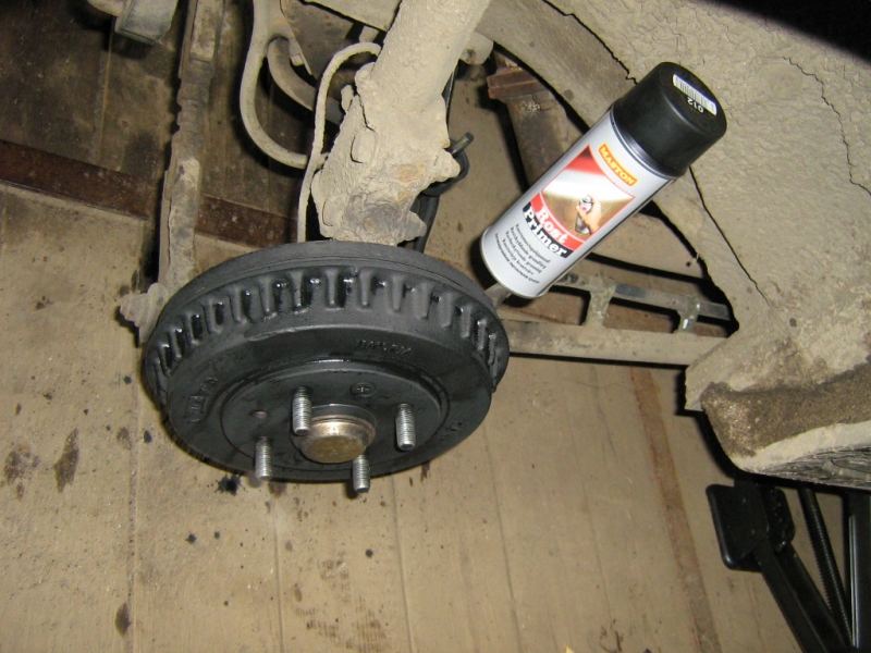 Покрасил барабаны.